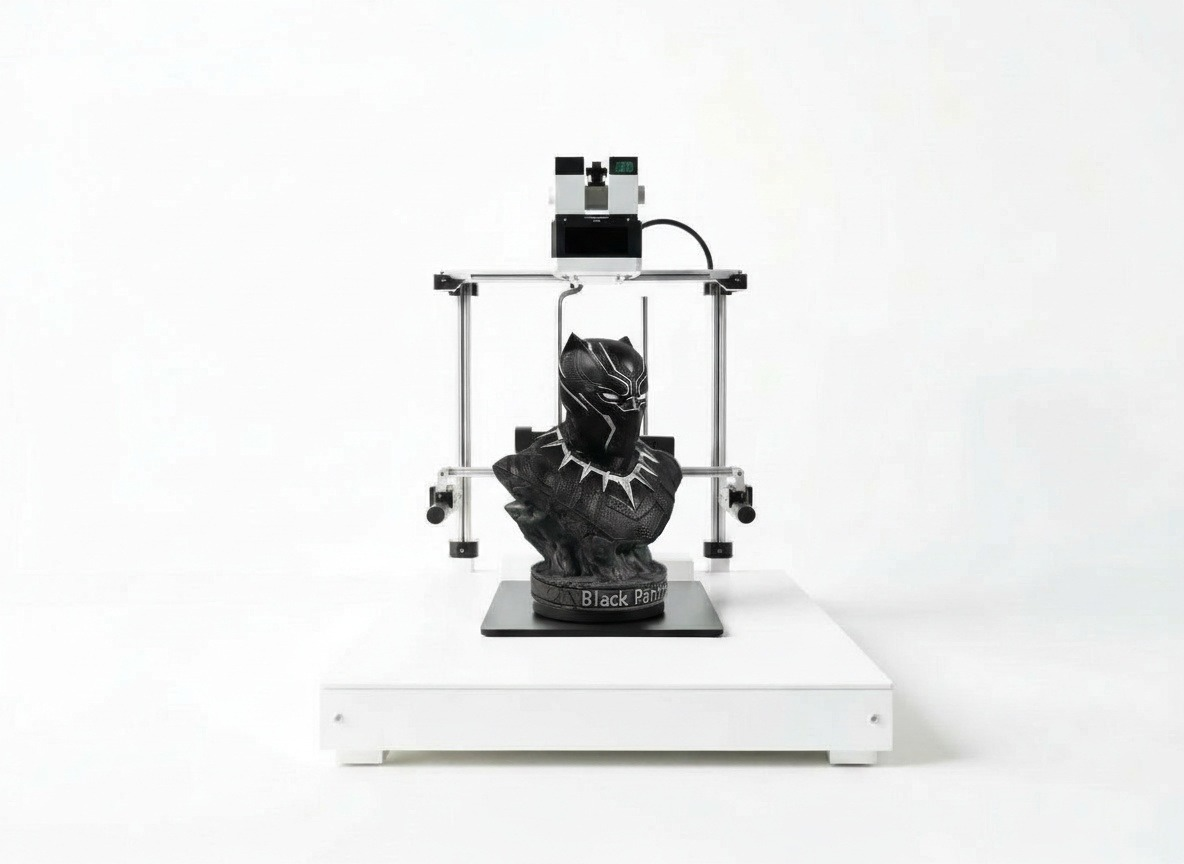 Impressora 3D imprimindo um busto do Pantera Negra